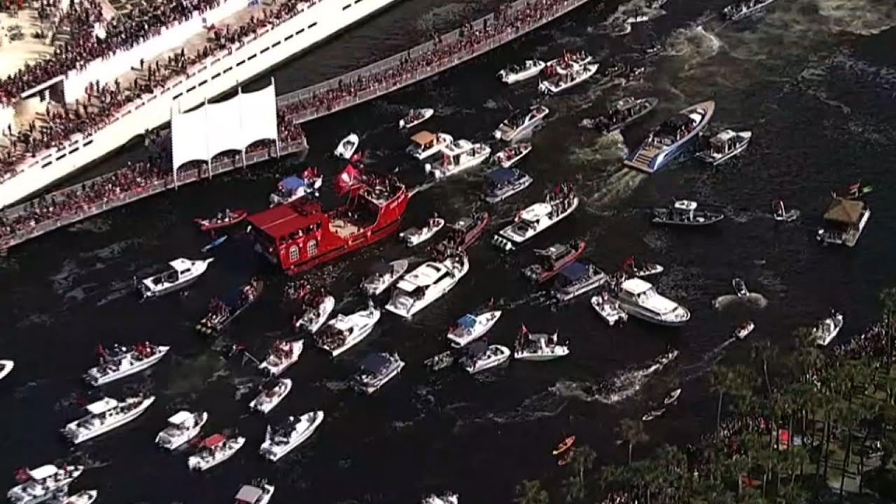 Buccaneers celebrate win with a boat parade