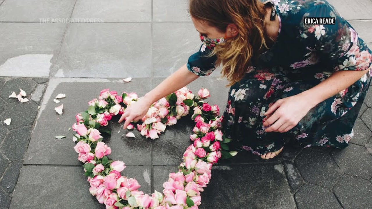 Floral Hearts Project memorializes pandemic dead