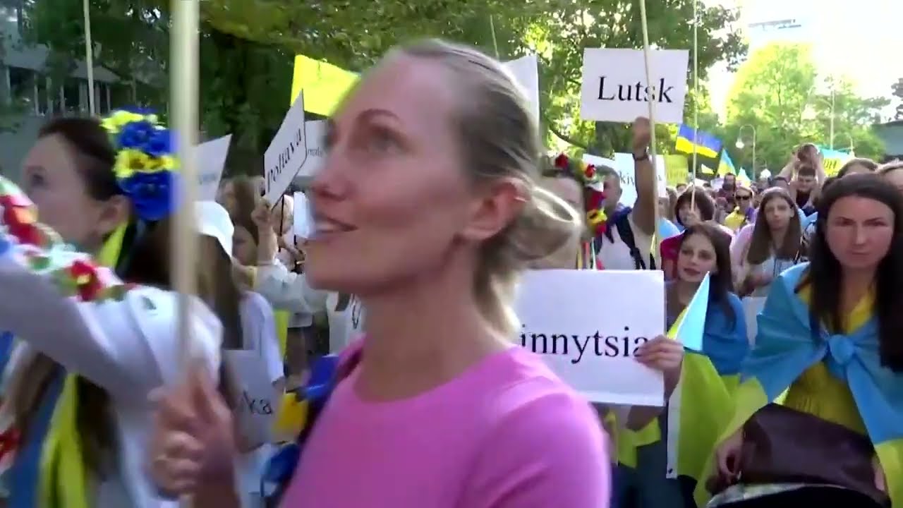 Thousands march through Berlin for Ukrainian Independence Day