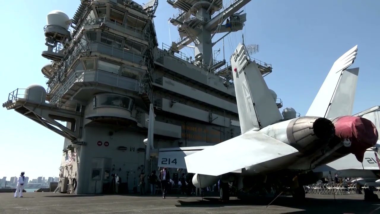 U.S. aircraft carrier sends warning to North Korea