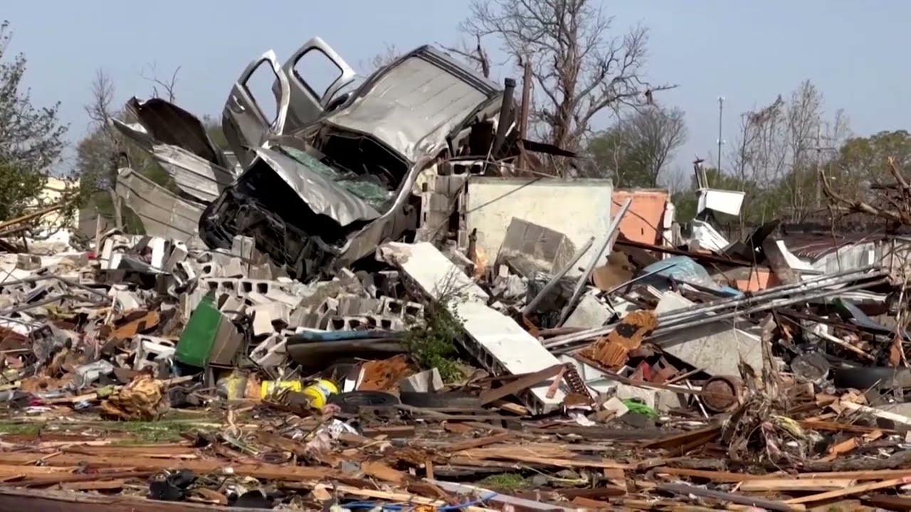 At least 25 people dead after Mississippi tornado
