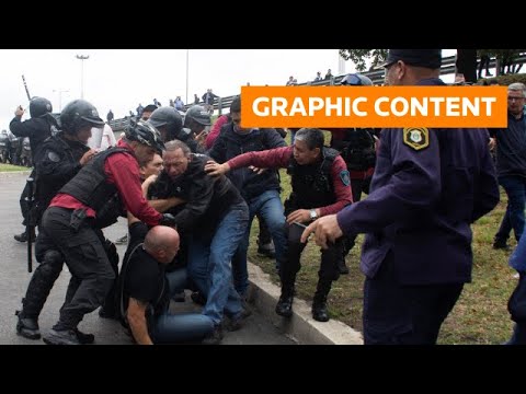 WARNING: GRAPHIC CONTENT – Protesters attack Argentine official over bus driver murder