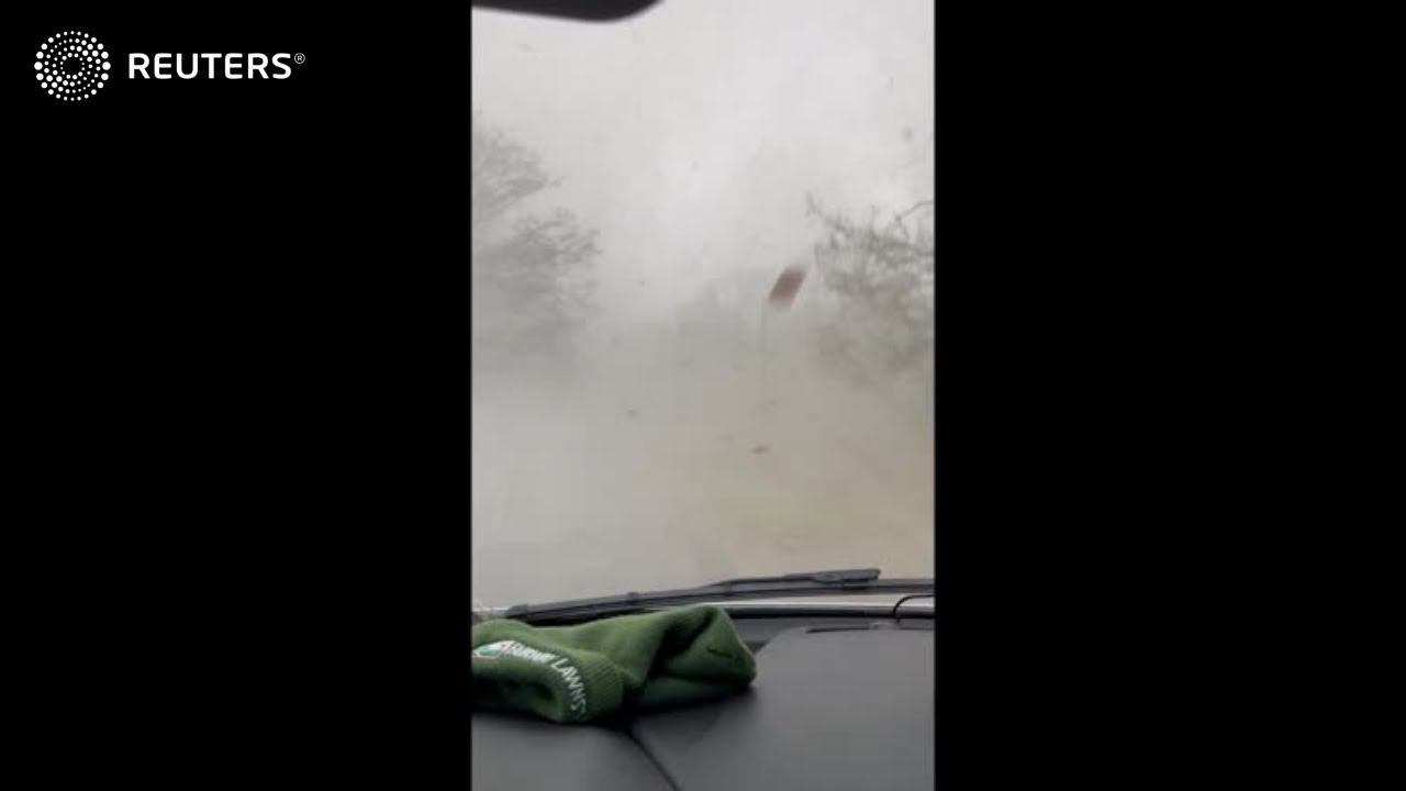 Arkansas man rides out tornado inside van