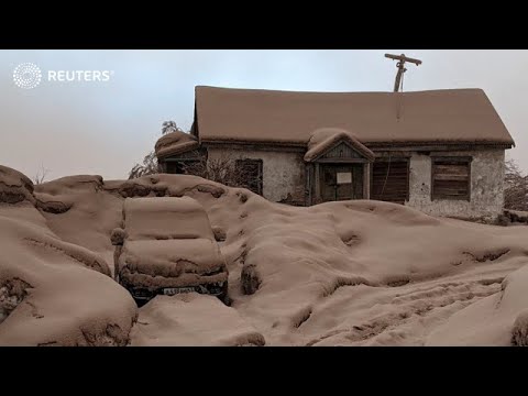 Volcano ash blankets town in Russia